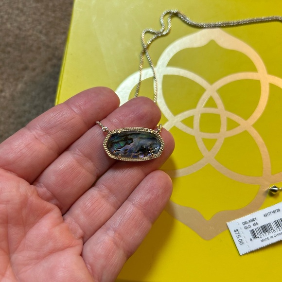 NWT Kendra Scott Delaney adjustable gold necklace with abalone shell - Picture 3 of 3